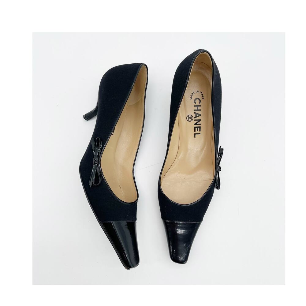 Chanel 2004 Karl Lagerfeld Black Jersey Patent Trim CC Logo Cap Toe Pumps EU 40